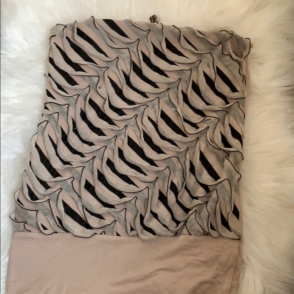 Black and cream crop top